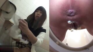 稀缺资源另类偸拍双镜头直观欣赏女坐厕