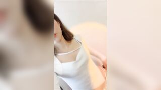 苗窕贫乳骚母狗淫声荡语撩骚互动跳蛋自慰